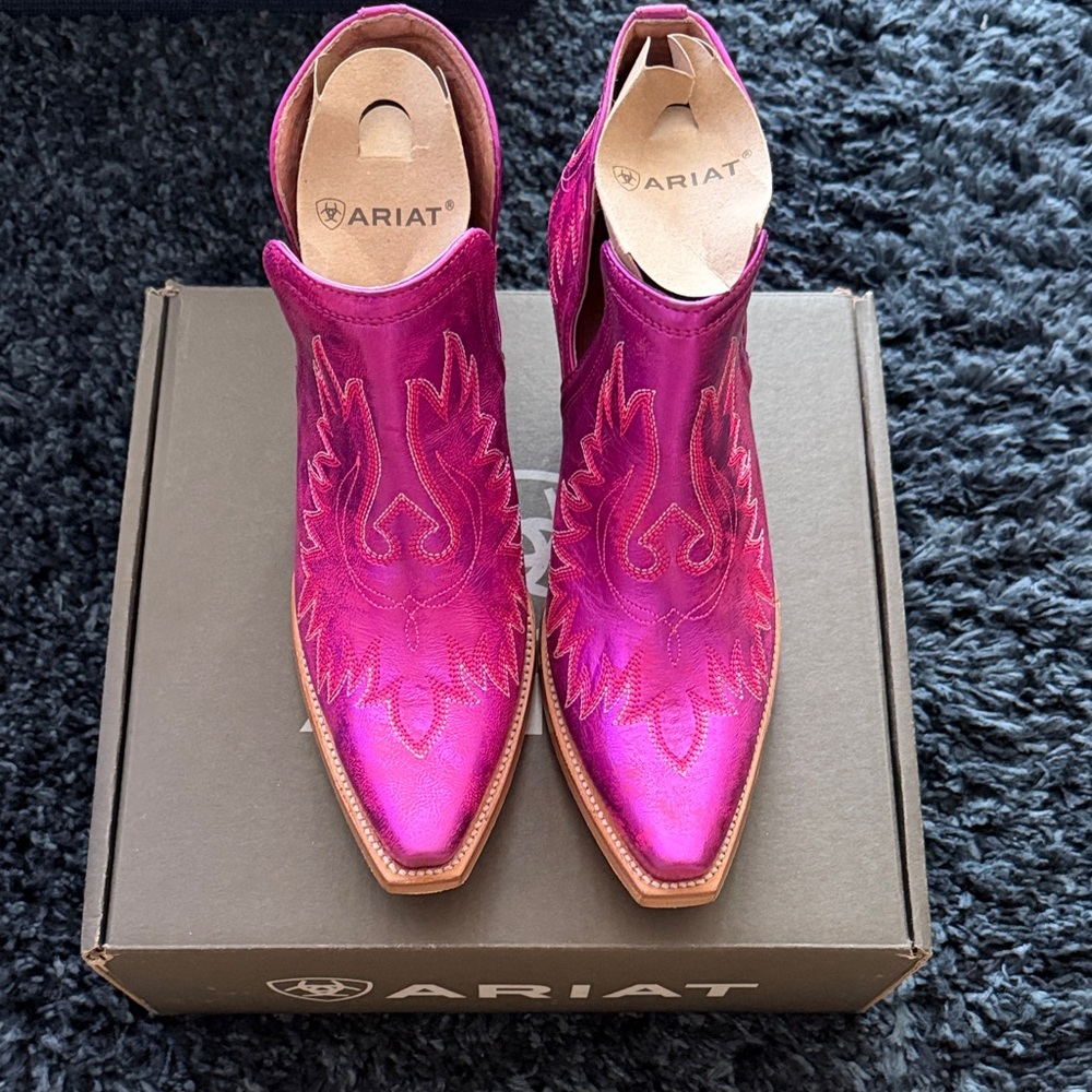Ariat Women's Fuchsia Ankle Booties
